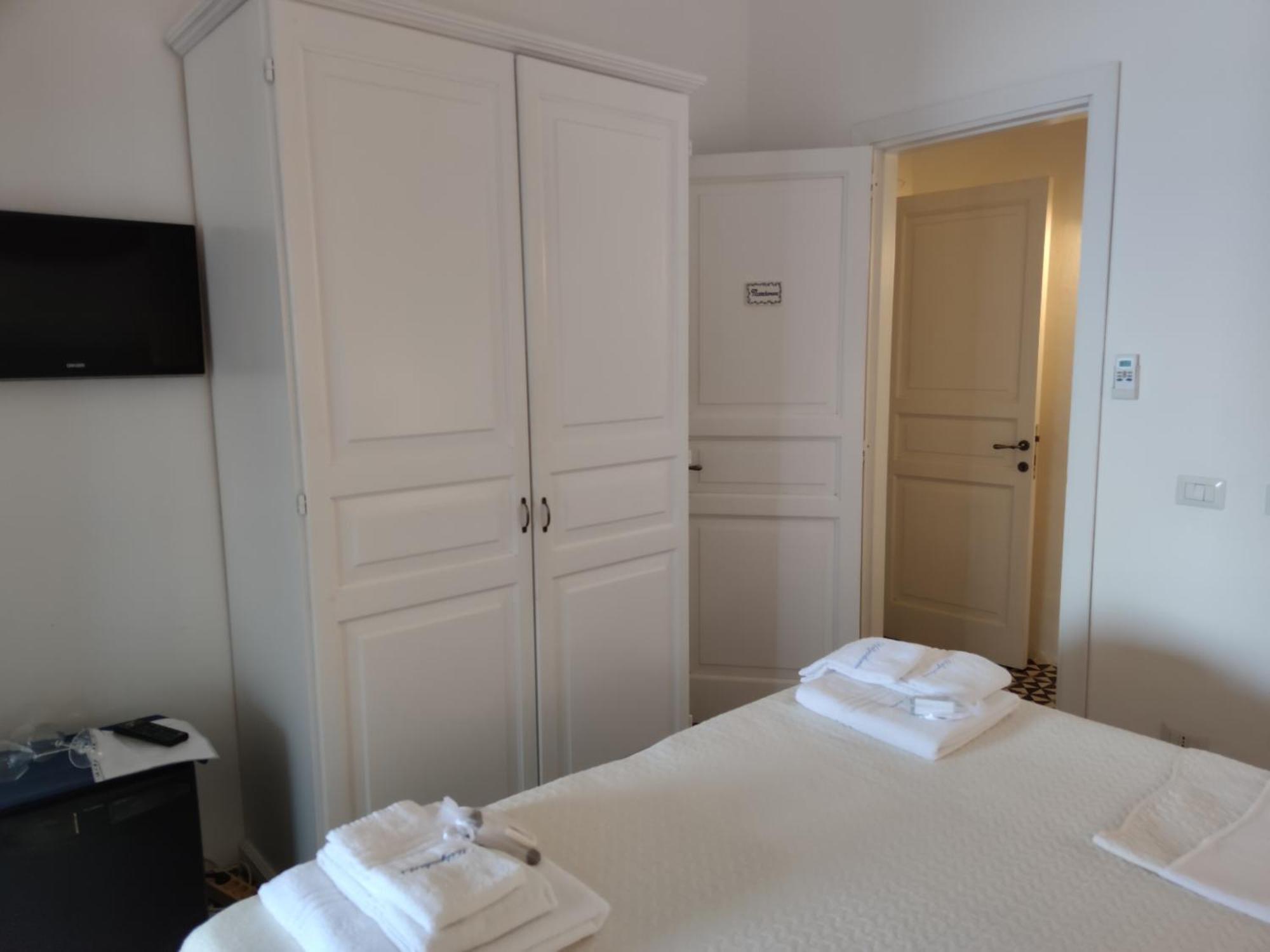 Halgoduria Hotel Santa Marina Salina Room photo